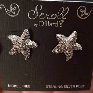 NWT Scroll brand star earrings
